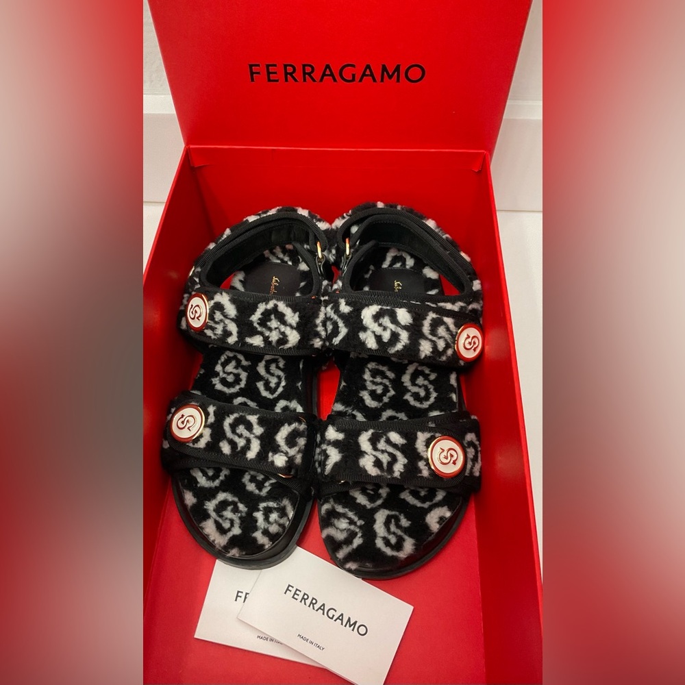 NIB  SALVATORE FERRAGAMO Keita J Gal Genuine Shearling Sandal - Picture 10 of 11